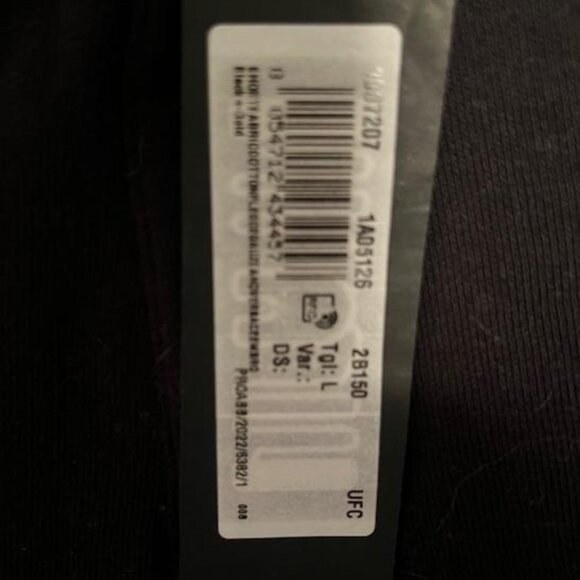 NWT Versace Fleece Black Sweatpants Shorts Embroidered Gold Logo Size L - Picture 3 of 5